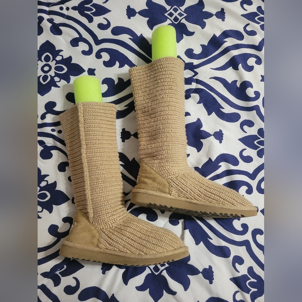 Ugg Brown Cardy Knit Boots - Picture 4 of 9